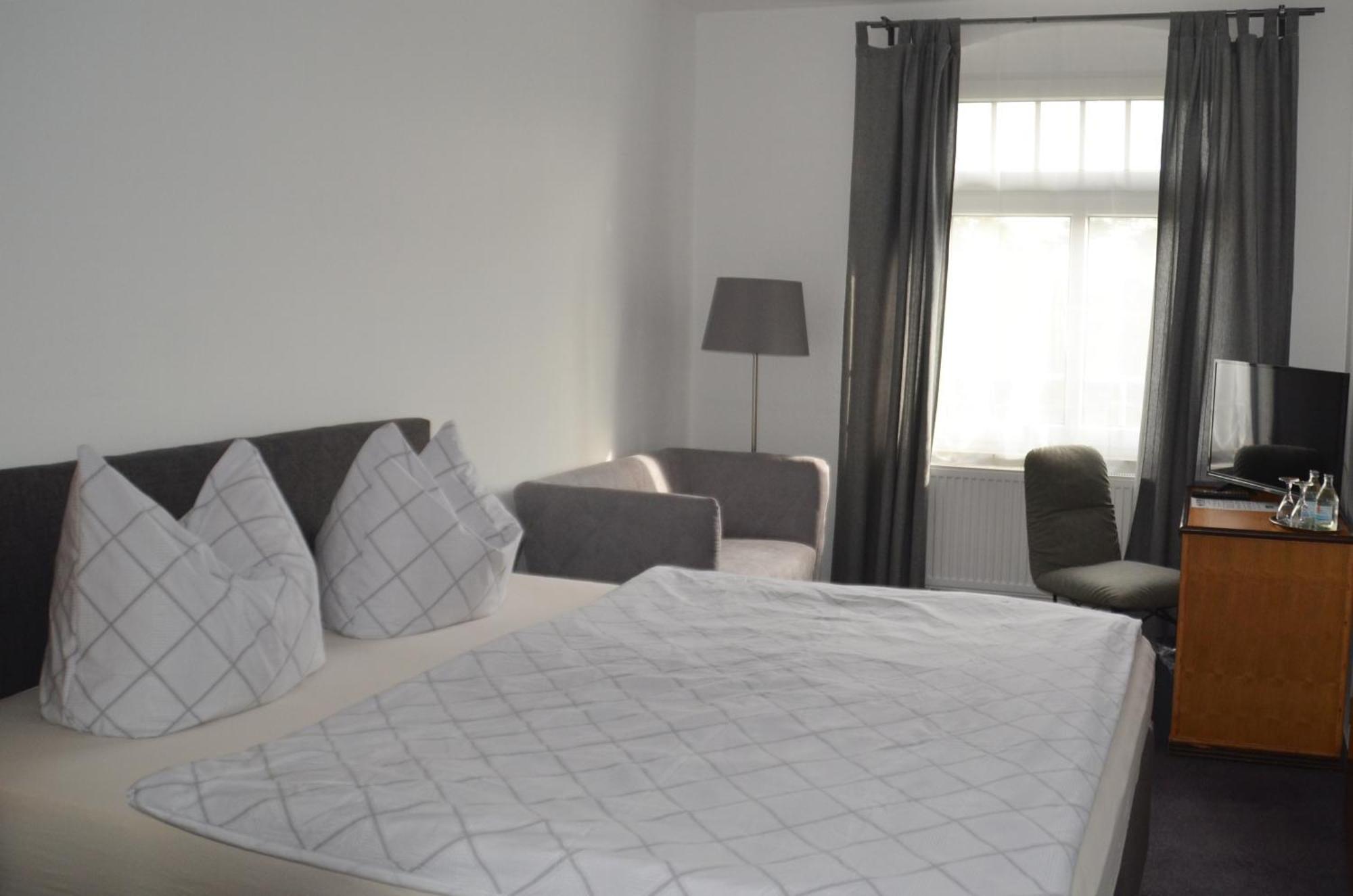Hotel Zur Koeppe Бад Клостерлаусниц Екстериор снимка
